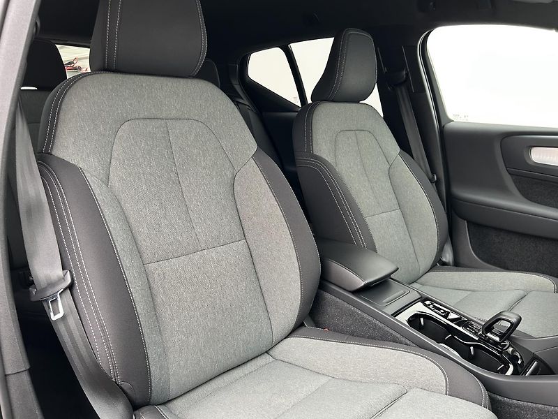 Volvo XC40 2.0 B4 4x4 PLUS - fotka 19 z 30