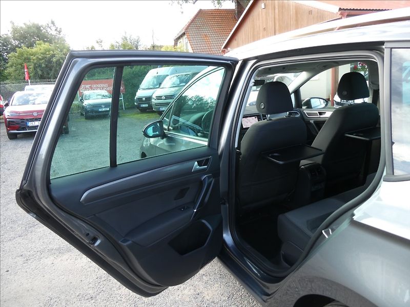 Volkswagen Golf Sportsvan 1,5 TSi 110kW DSG,závěs,naviga - fotka 22 z 43