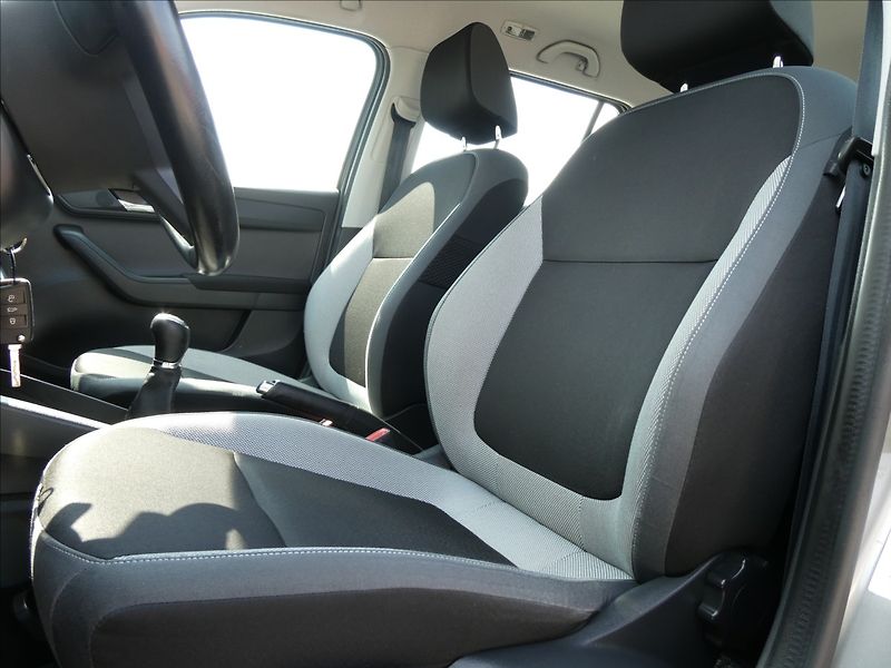 Škoda Fabia 1,4 TDi 66kW 2.majitel,servisk - fotka 30 z 44