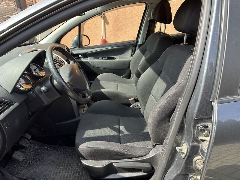Peugeot 207 1.6i 88kW - fotka 13 z 15