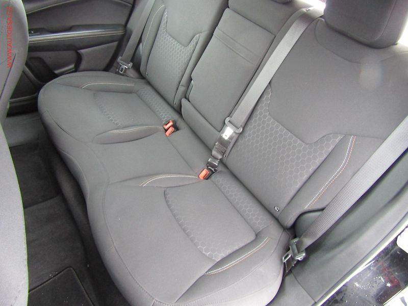 Jeep Compass (2020) 1.4T, ČR - fotka 10 z 17
