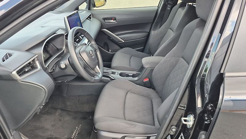 Toyota Corolla Cross 2,0 HEV Style Tech - fotka 9 z 25
