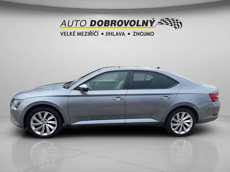 Škoda Superb Liftback 2.0 TDI DSG 140kW 6AT - fotka 4 z 36