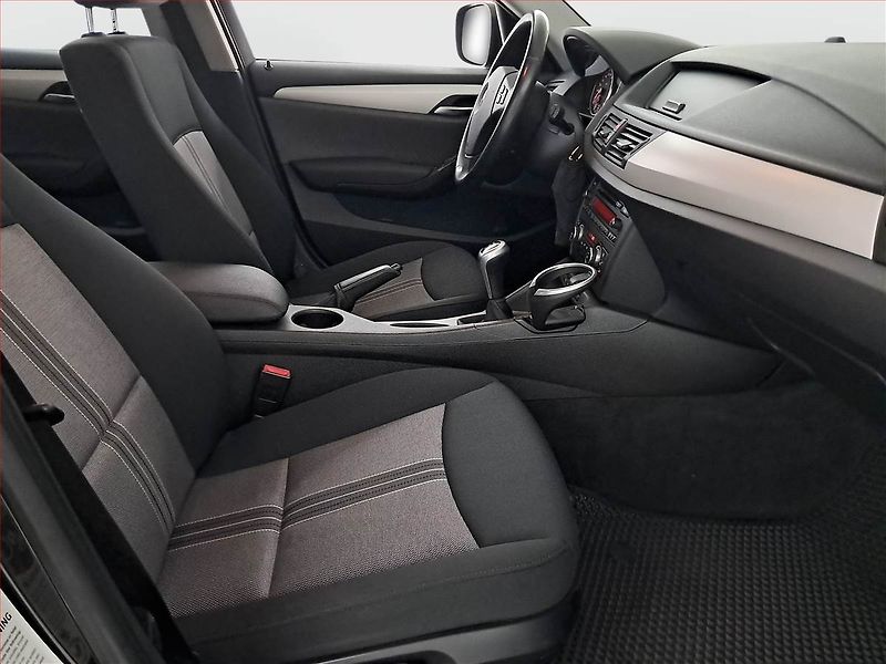 BMW X1 (2010) xDrive20d, 4X4, ČR,1.maj - fotka 9 z 15