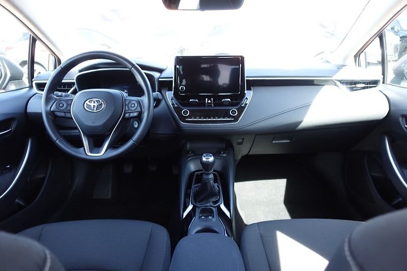 Toyota Corolla ZLEVNĚNO 1.5 BA 6 MT Comfort + - fotka 16 z 32