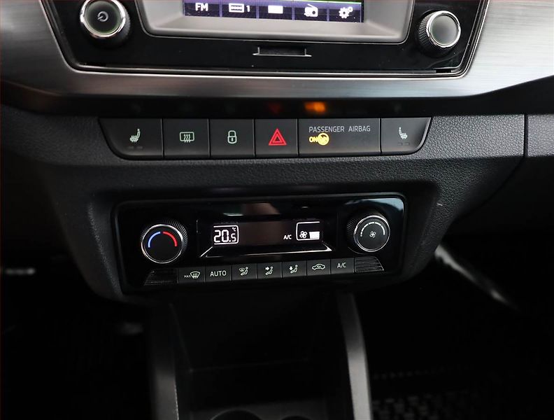 Škoda Fabia (2017) 1.2 TSI, Serv.kniha - fotka 10 z 16