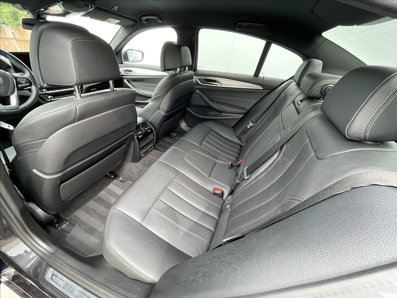 BMW Řada 5 2,0 530e xDrive A8 Luxury Line - fotka 16 z 22