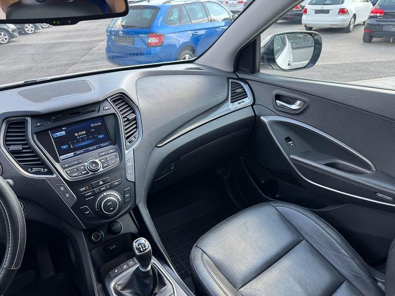 Hyundai Santa Fe (2014) 2,2 CRDI 145 Kw 4x4 - fotka 15 z 31