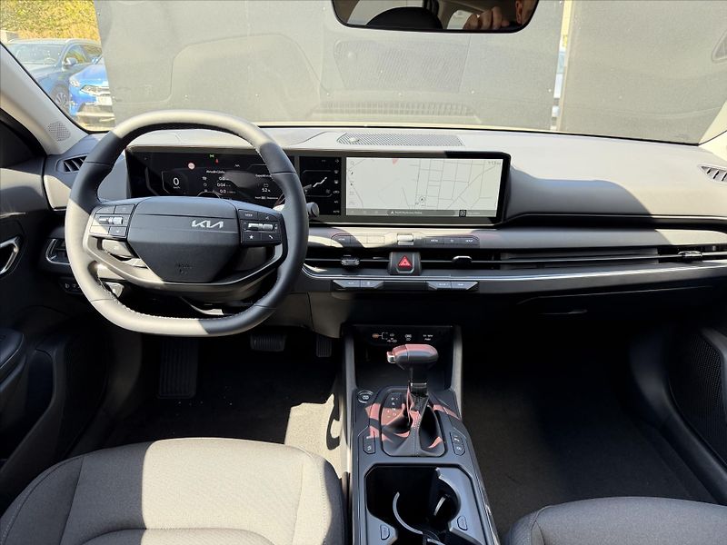 Kia K4 (2026) 1,6 T-GDI DCT Exclusive 17 alu - fotka 8 z 12