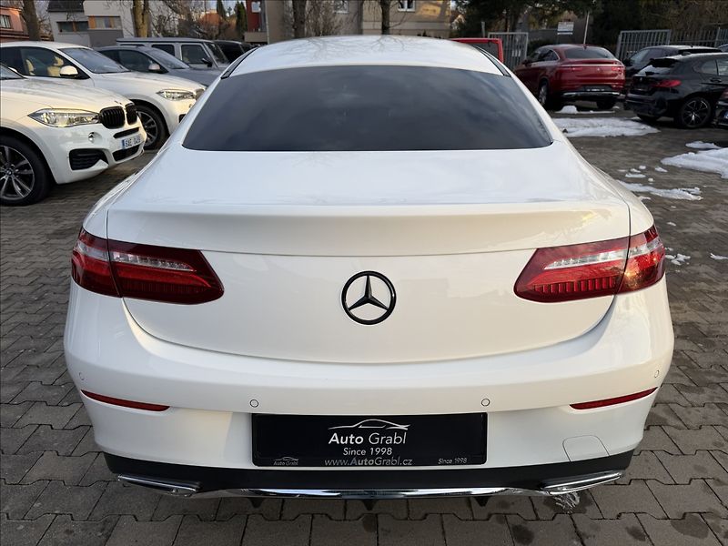 Mercedes-Benz Třídy E 220d 4Matic AMG - fotka 6 z 29