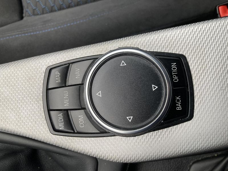 BMW Řada 1 (2016) 118d xDrive, M paket, serviska - fotka 18 z 35