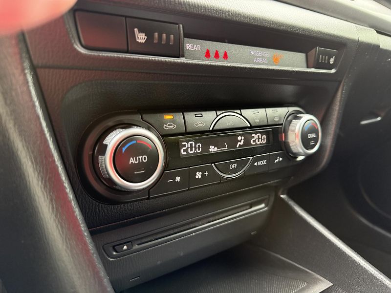 Mazda 3 2.0 Urban Limited - fotka 33 z 34