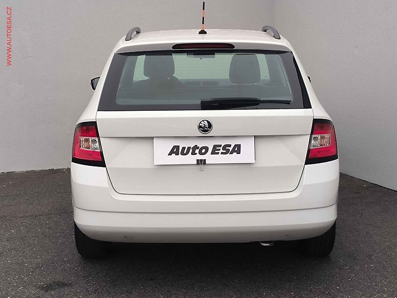 Škoda Fabia (2015) 1.2 TSi, 2.maj,ČR, Ambition - fotka 5 z 16