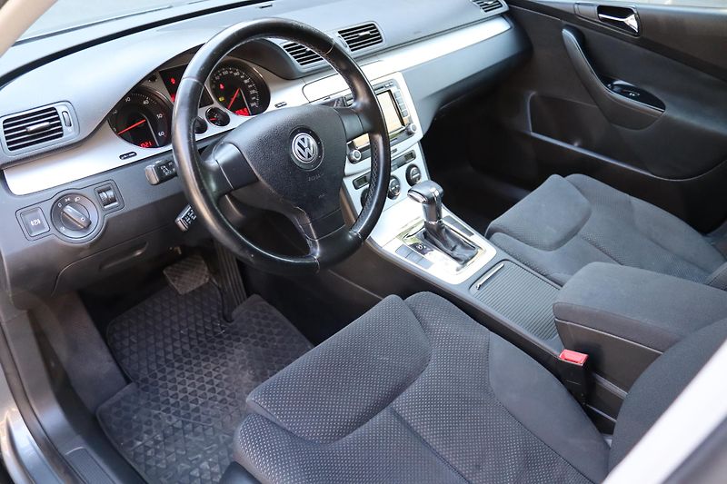 Volkswagen Passat VARIANT 2.0TDI DSG 103kW - fotka 21 z 50