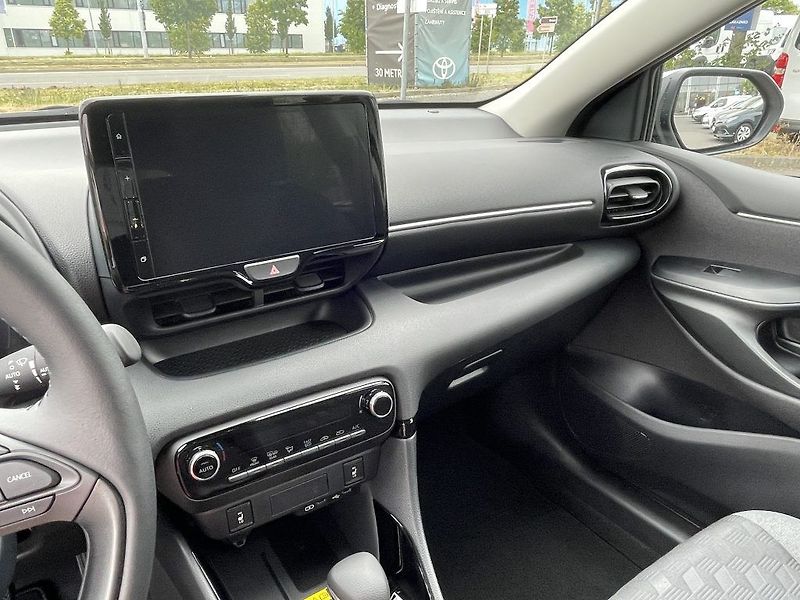 Toyota Yaris 1.5 Hybrid Style ODBĚR IHNED - fotka 15 z 27