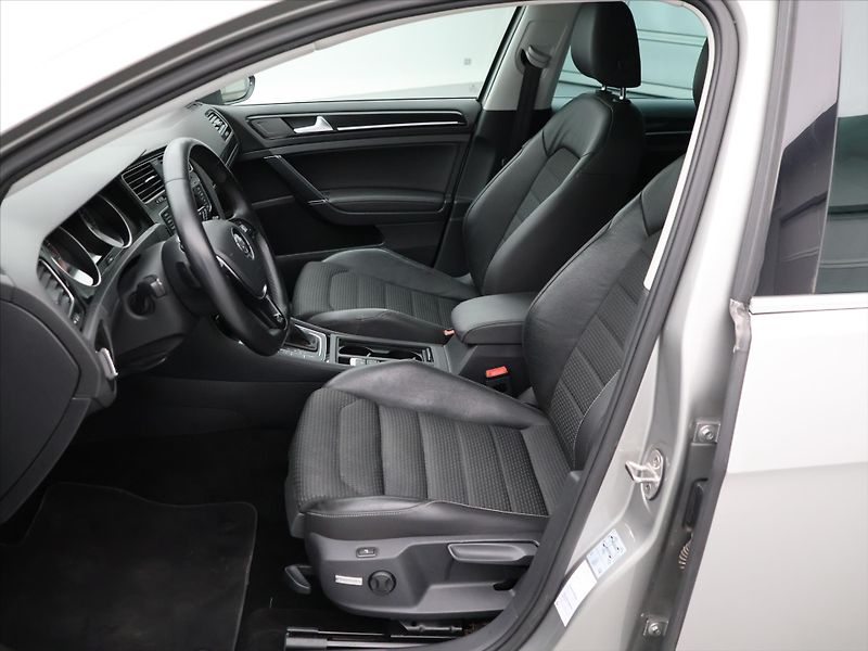Volkswagen Golf 1,4 TSI 90kW DSG Highline Xeno - fotka 11 z 36