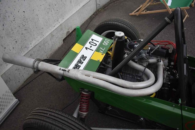 Na svoji dobu technicky vyspělá formule bývá k vidění například na akci Sosnová Classic.