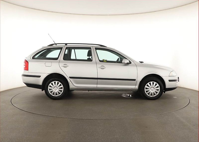 Škoda Octavia (2006) 1.9 TDI 4x4, 4X4, ČR,1.maj - fotka 6 z 11