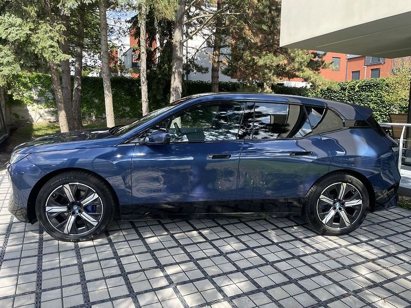 BMW Ostatní xDrive40 H&K REZERVACE - fotka 3 z 43