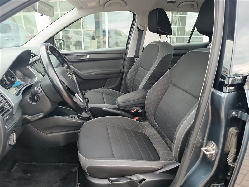 Škoda Fabia 1,0 TSi Ambition - fotka 9 z 18