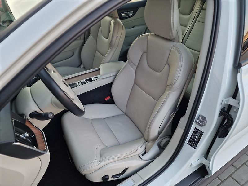 Volvo V60 D4 Cross Country AWD,ČR,1.Maj - fotka 38 z 50