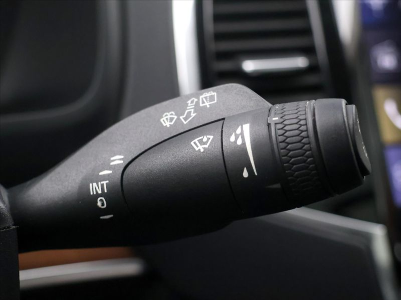 Volvo XC90 2,0 D5 173kW Inscription 4x4 D - fotka 26 z 43