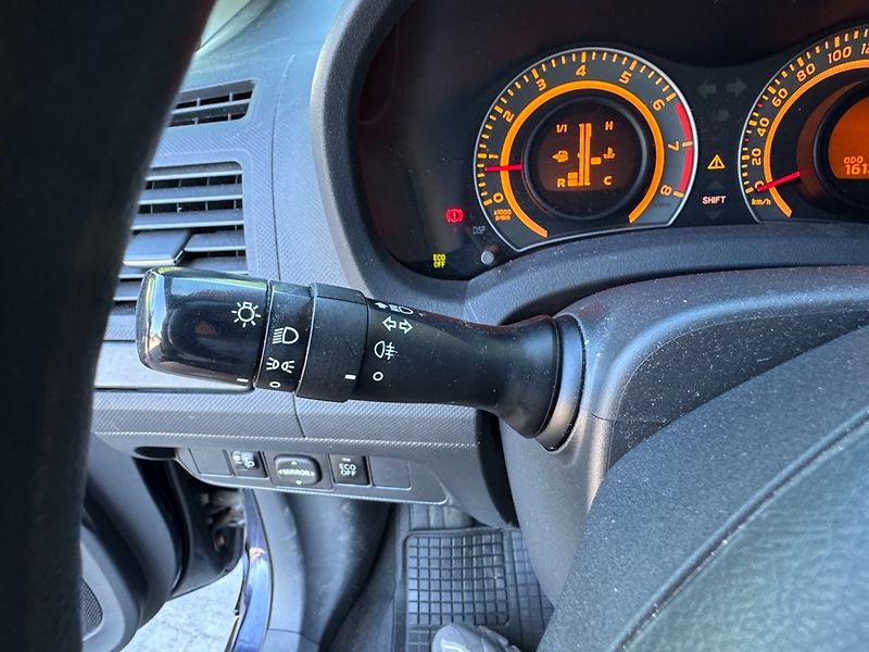 Toyota Auris (2009) 1.4 16V Klima - fotka 18 z 28