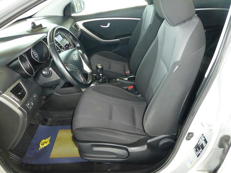 Hyundai i30 (2013) 1,6CRDI*ALU*KLIMA*VYHŘ.SED** - fotka 10 z 22