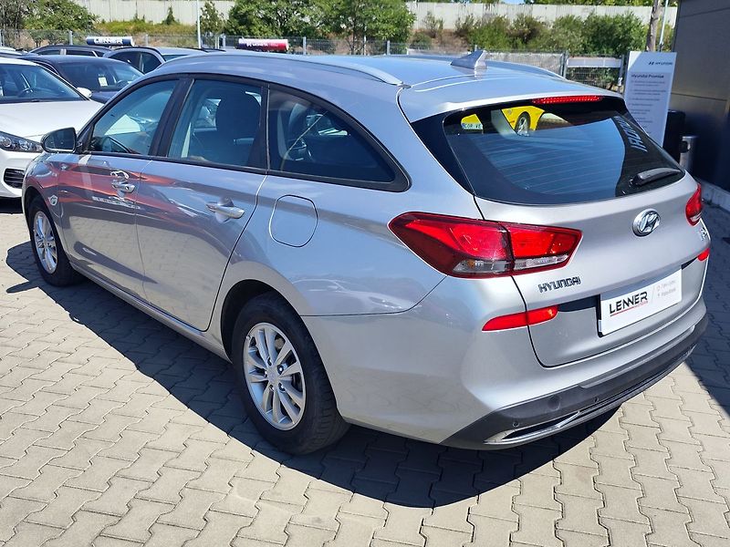 Hyundai i30 1.5 T-GDI/118kW Comfort - fotka 7 z 32