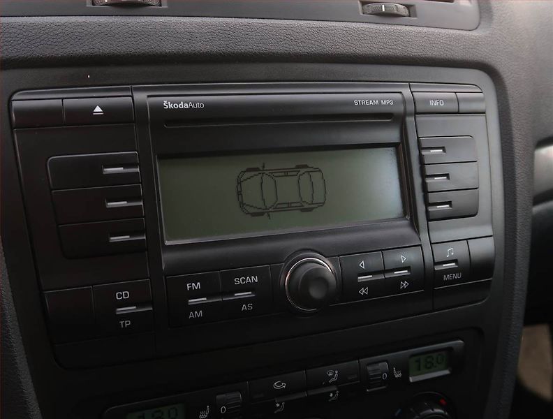 Škoda Octavia (2007) Elegance 1.6, Serv.kniha - fotka 17 z 19