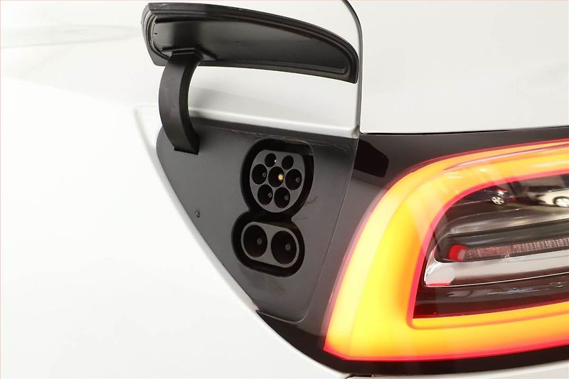 Tesla Model 3 (2020) Std Range Plus 52kWh, SoH 84% - fotka 16 z 17