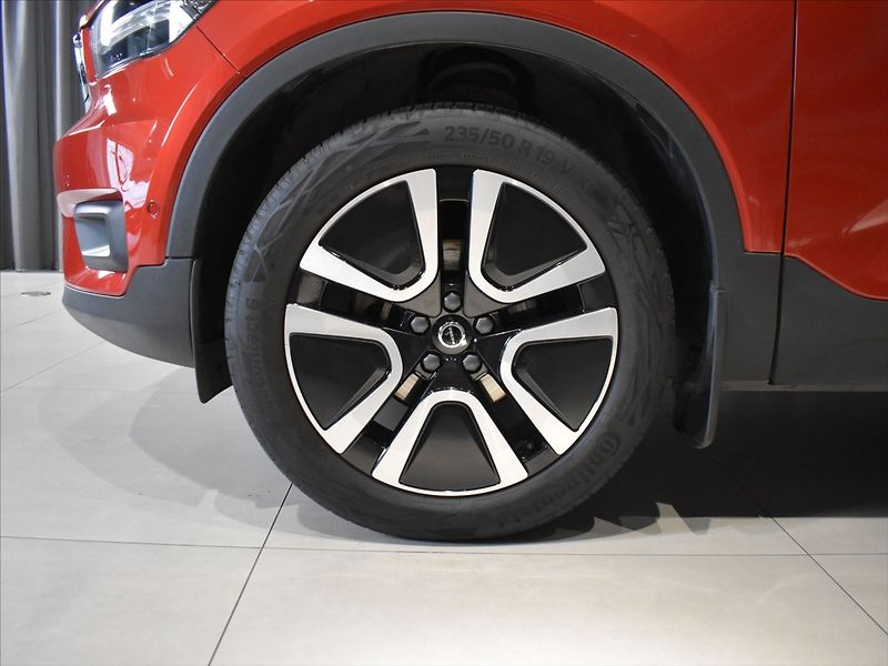 Volvo XC40 1,5 T2 Momentum Pro BLIS - fotka 6 z 23