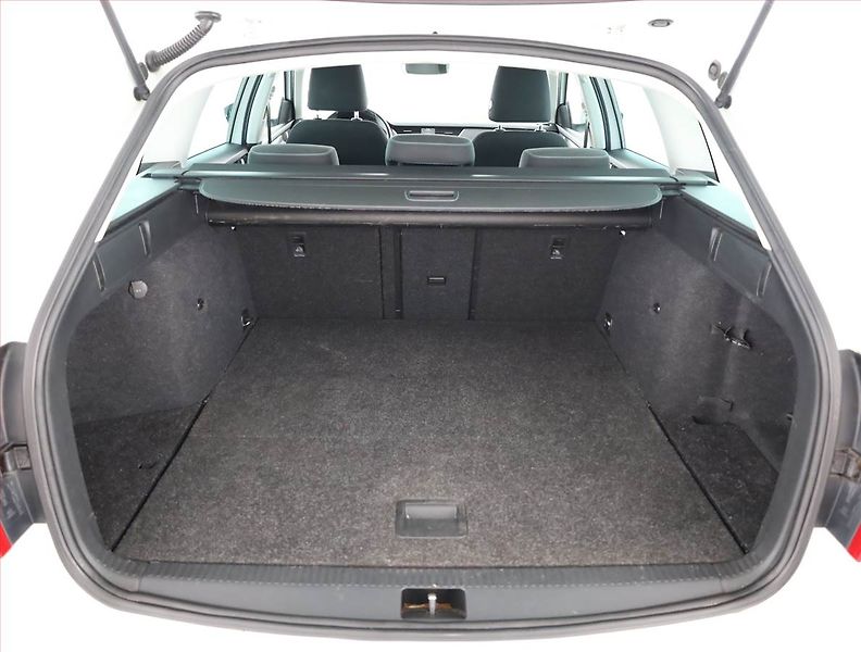 Škoda Octavia (2016) 1.6 TDI, Automat, Navi, Xenony - fotka 19 z 19