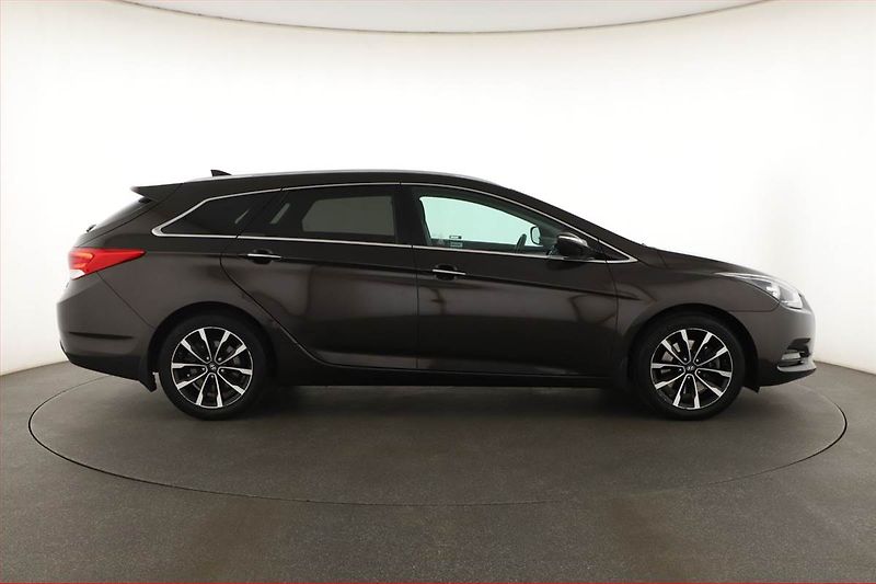Hyundai i40 (2017) 1.7 CRDi, Serv.kniha, Navi - fotka 6 z 17