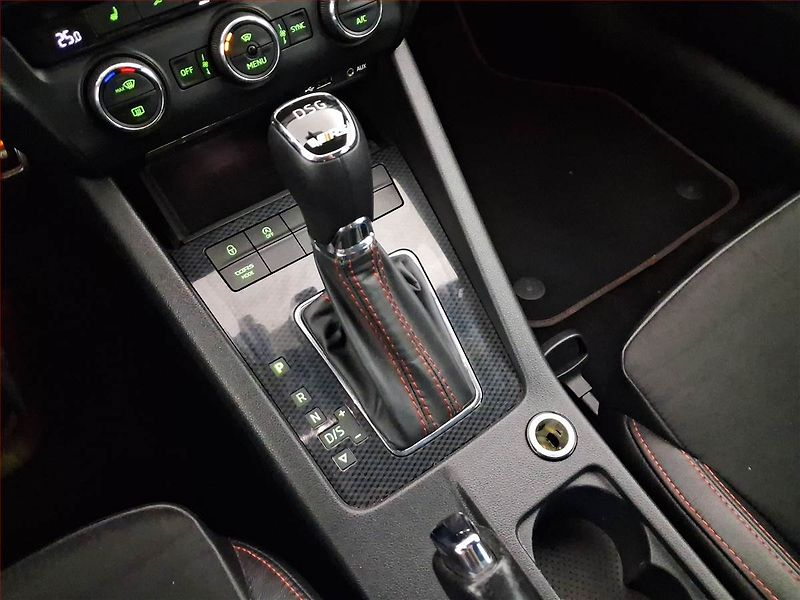 Škoda Octavia (2015) RS 2.0 TDI, Automat, Kůže - fotka 19 z 20
