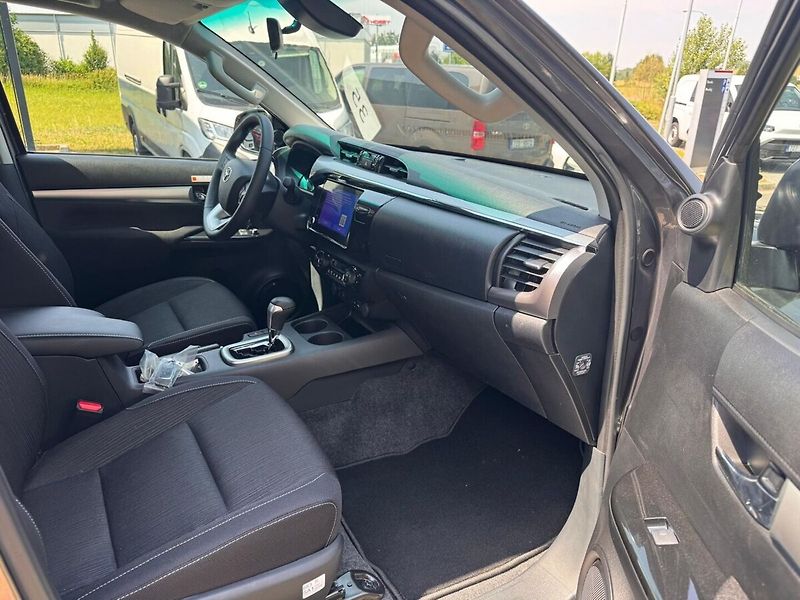 Toyota Hilux 2.4 Active 4x4 - fotka 12 z 13