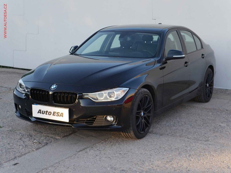 BMW Řada 3 (2013) 2.0i 328i, AC, tempo, park - fotka 3 z 15