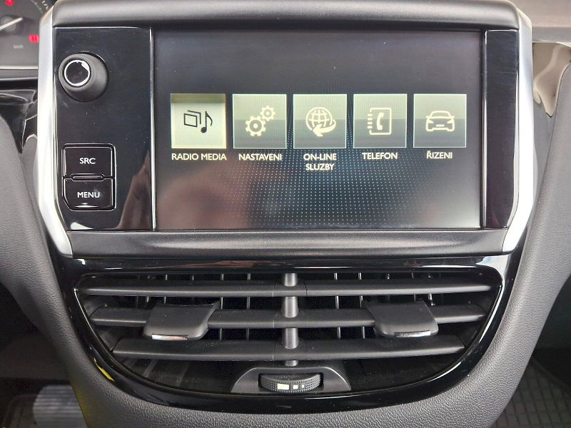 Peugeot 208 (2016) ALLURE Automat 1,2i 60kW - fotka 24 z 35