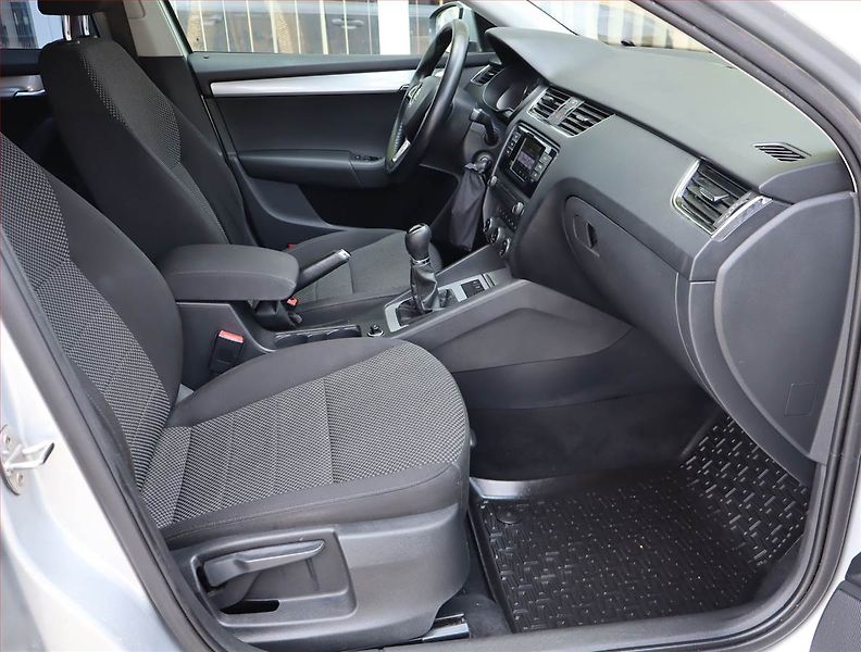 Škoda Octavia (2016) 1.6 TDI, Serv.kniha, Tempomat - fotka 9 z 17