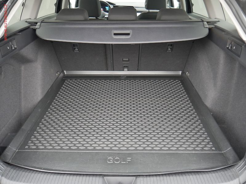 Volkswagen Golf (2021) 1.5TSi, ČR, Life, LED, park - fotka 7 z 22