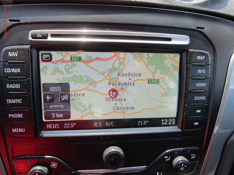Ford Mondeo (2012) 2.0TDCi, AC, TZ, park.asist - fotka 16 z 21