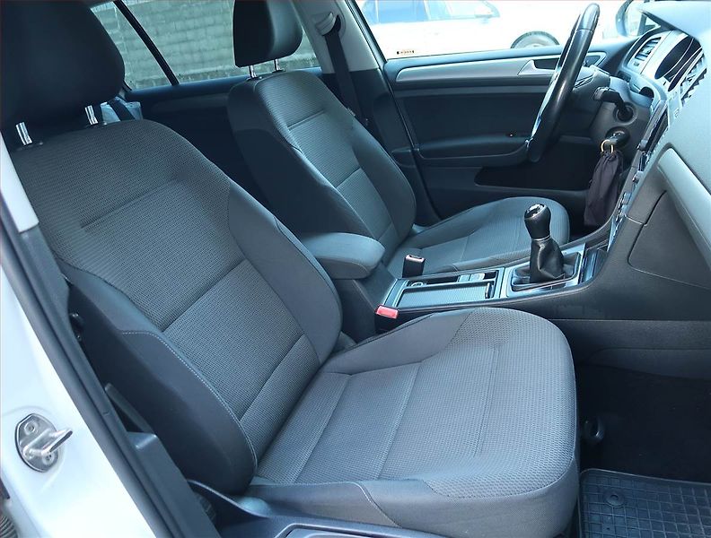 Volkswagen Golf (2014) 1.6 TDI, Navi, Tempomat - fotka 9 z 23