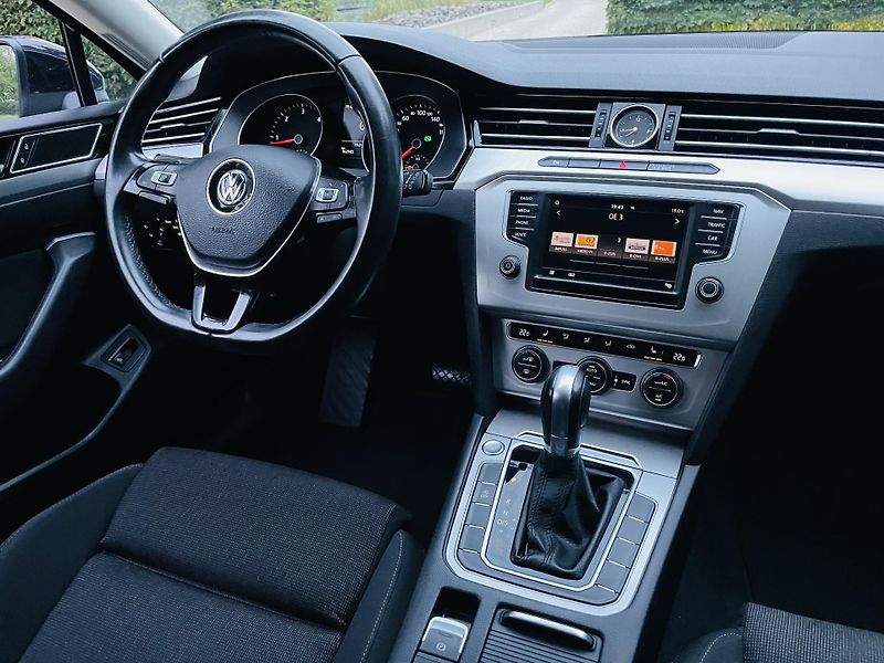 Volkswagen Passat 2.0TDI AUTOMAT VÝHŘEV SENZORY - fotka 25 z 48