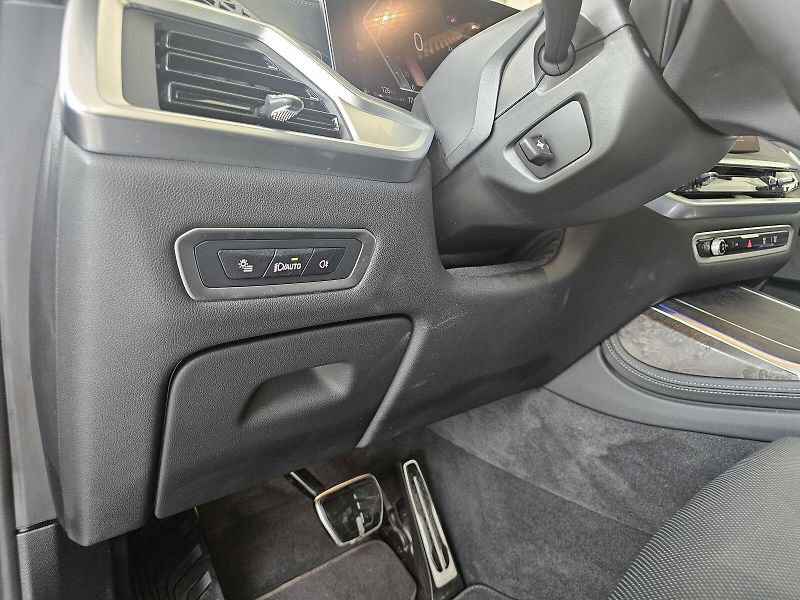 BMW X7 xDrive40d - fotka 14 z 36