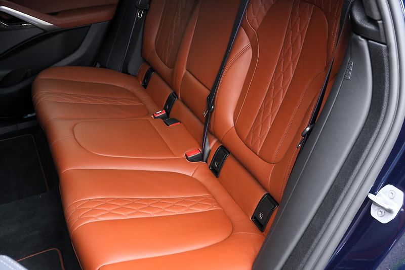 BMW X6 40i xDrive, ČR, Masáž, Webasto - fotka 36 z 44