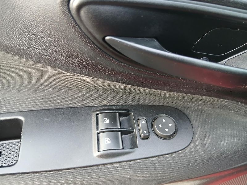 Fiat Punto 1.2i, ALU, klima - fotka 21 z 29