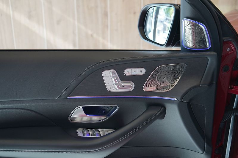 Mercedes-Benz GLE 53 AMG, Masáž, Ventilace, HUD - fotka 22 z 50