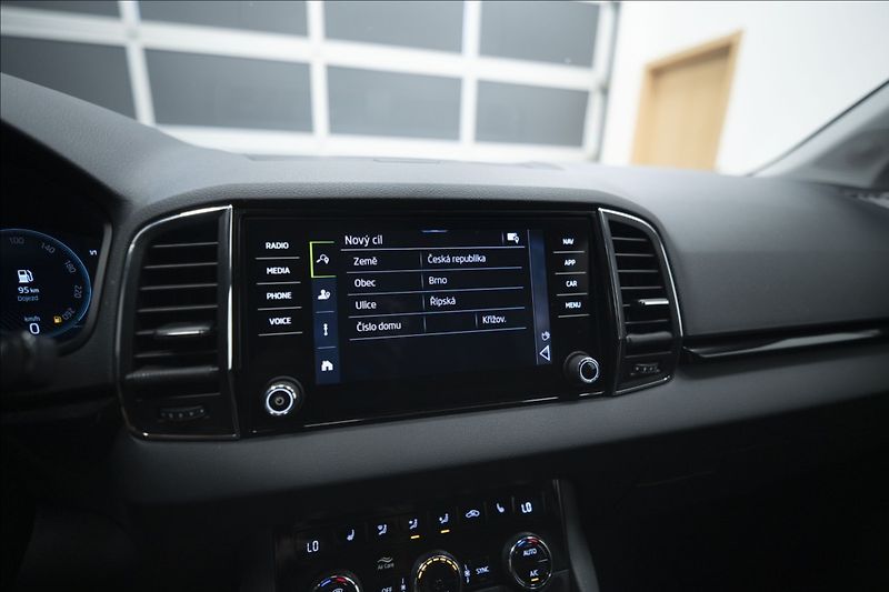 Škoda Karoq 2,0 TDI DSG 4x4 NAVI KAMERA ČR - fotka 25 z 40