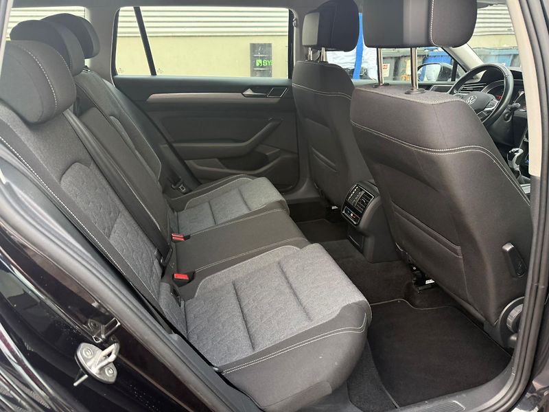 Volkswagen Passat Business 2.0 TDI 110 kW Varian - fotka 19 z 21