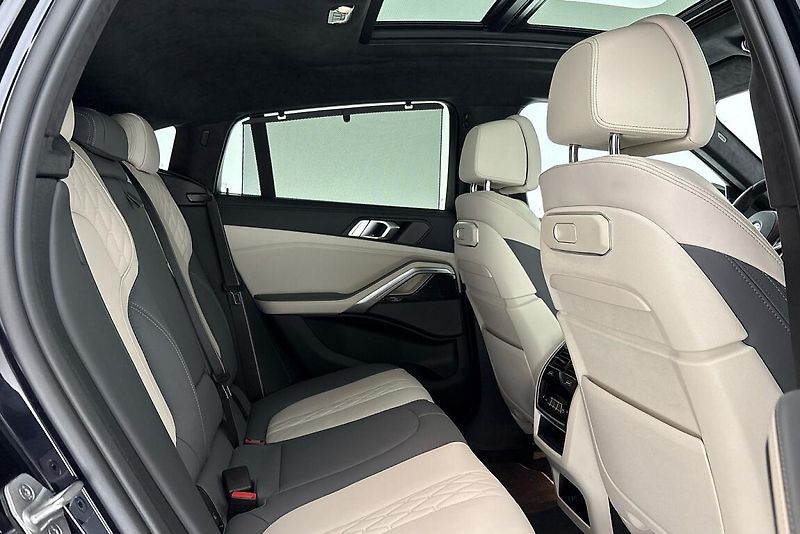 BMW X6 xDrive30d - fotka 12 z 36
